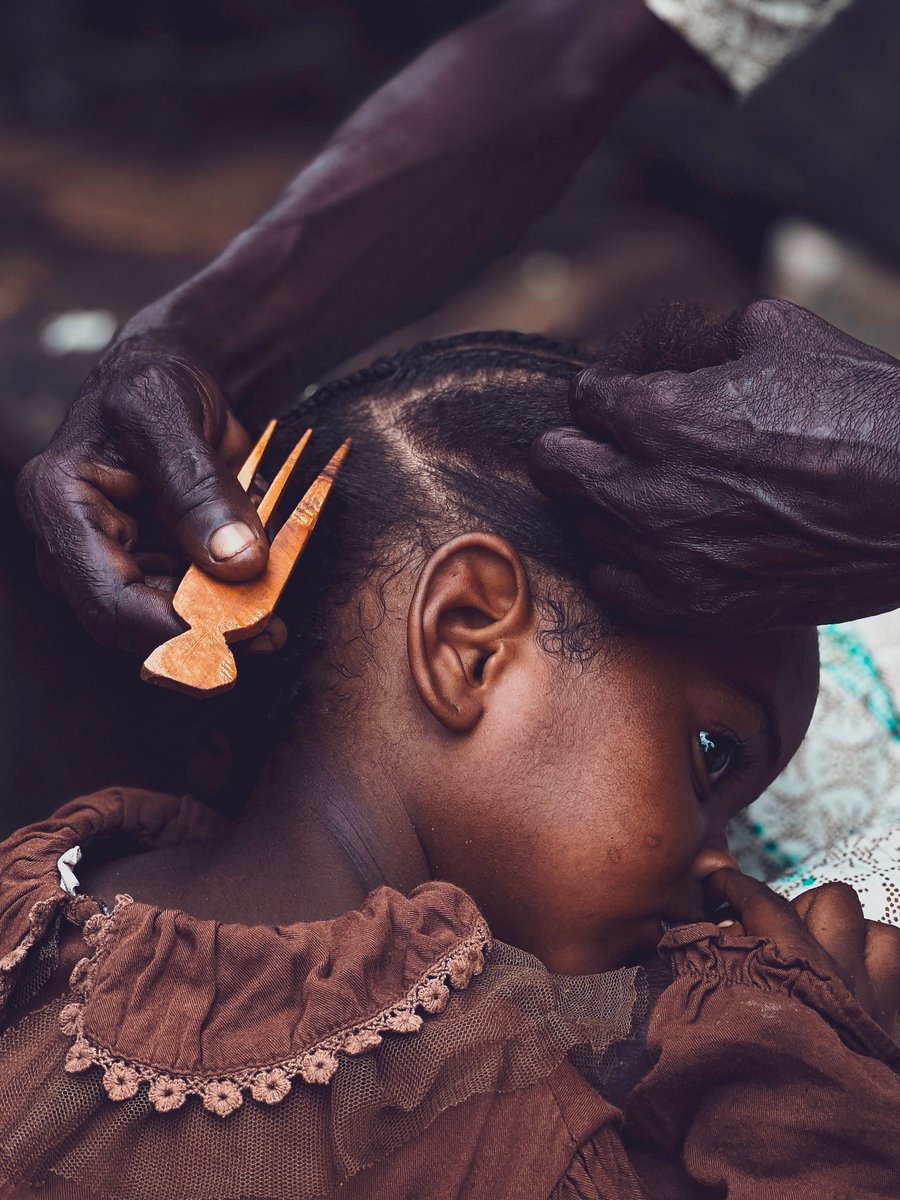 Gm fam!  When retweeting <a href="/adisaolashile/">AdisaOlashile</a> 's new collection "In My City" (see below), I meant to mention that 1 of my favorite things about the photos of his homeland r that they're all done w/ only his phone.  His tool is low tech, but he still captures such emotion &amp; story.  He's