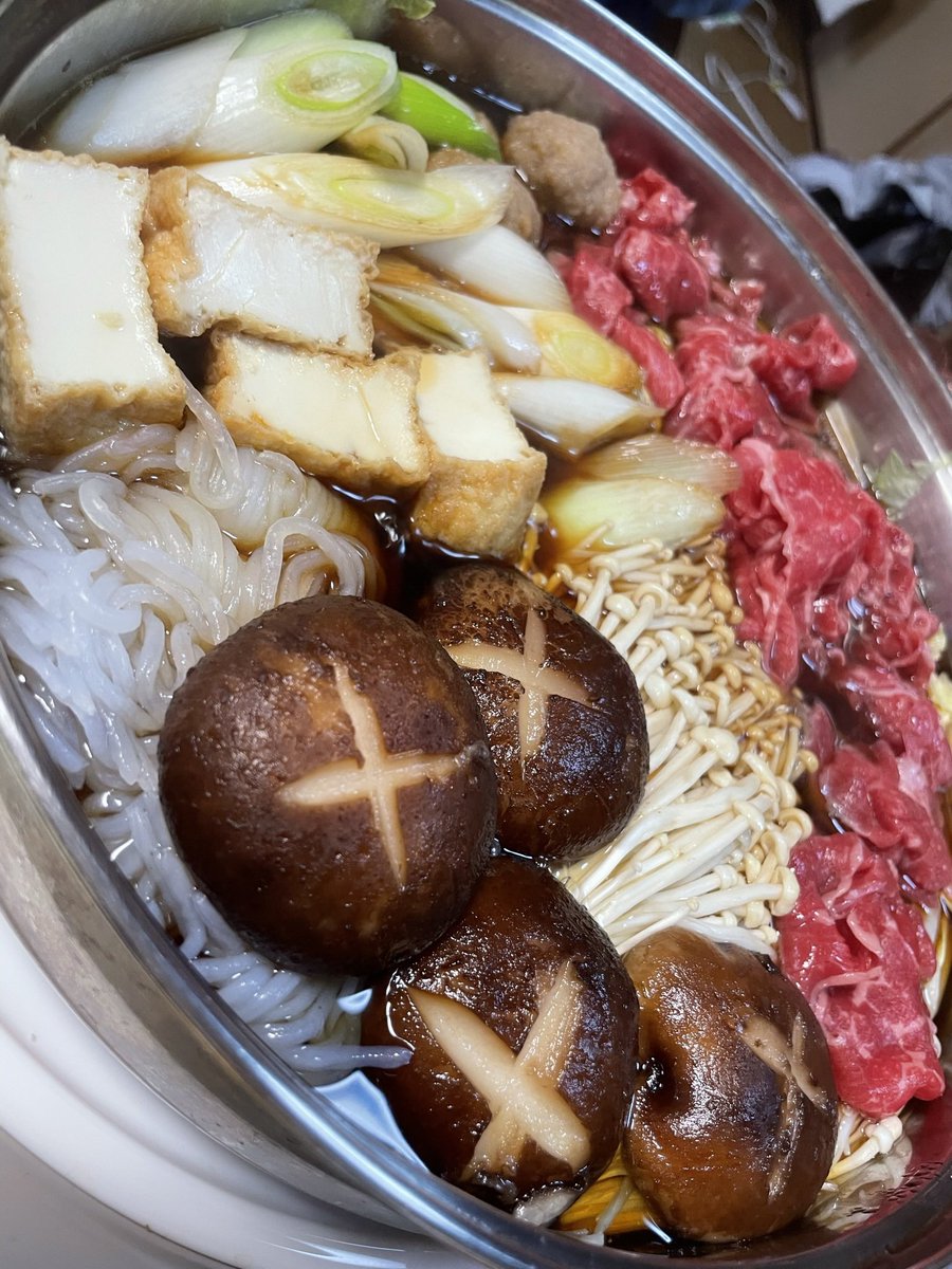 @ru1p_ この間実家帰った時のばあちゃんに作ったすき焼き置いとくね。特に意味は無いよ https://t.co/HtDSnWWbPb