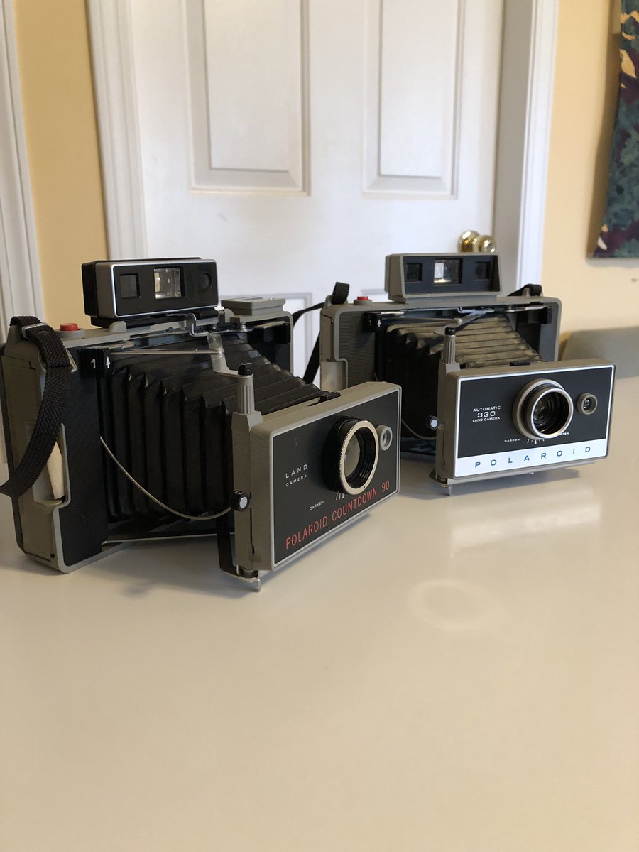 VeeRocks_eth's tweet photo. Garage sale season is here and i just “ripped off their face” - @garyvee
2 Polaroid cameras - $15
Desk - $20
Lamp - $10
#flipchallenge https://t.co/qAeqkKhsRr