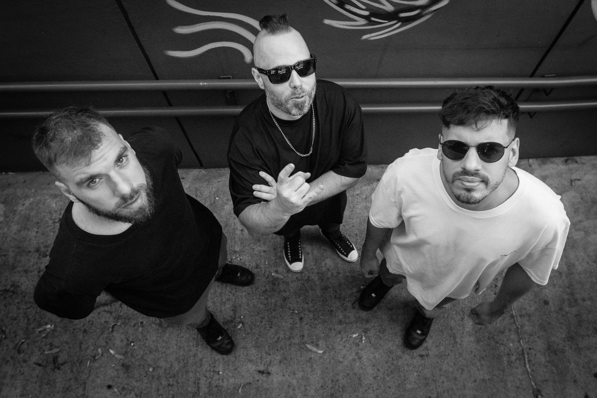 PR1MOOFICIAL's tweet photo. Vamos que se viene el debut de @PR1MOOFICIAL en @clublucille y no te lo podés perder. Sacá tu entrada en https://t.co/gpNycqpdqG. Link en nuestra bio. Fotos hechas con el crack de @EmmaDistilo #primo #pr1mo #lucille #rock #band #estreno https://t.co/15UdHoLYCL