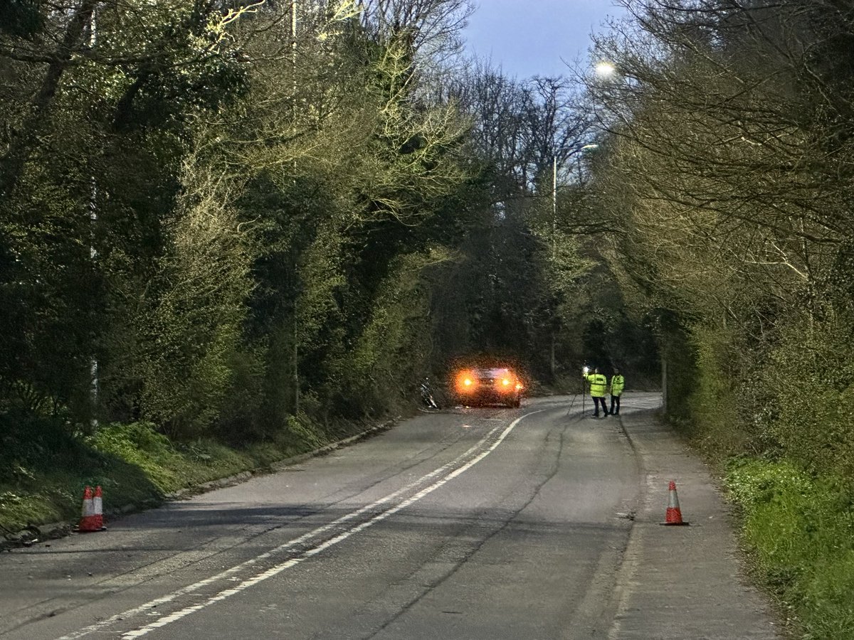 GHRBerksHants's tweet image. Purley Rise - the road linking #Tilehurst with #Pangbourne has been closed for several hours for Police crash investigation work. It’s unclear exactly what’s happened.