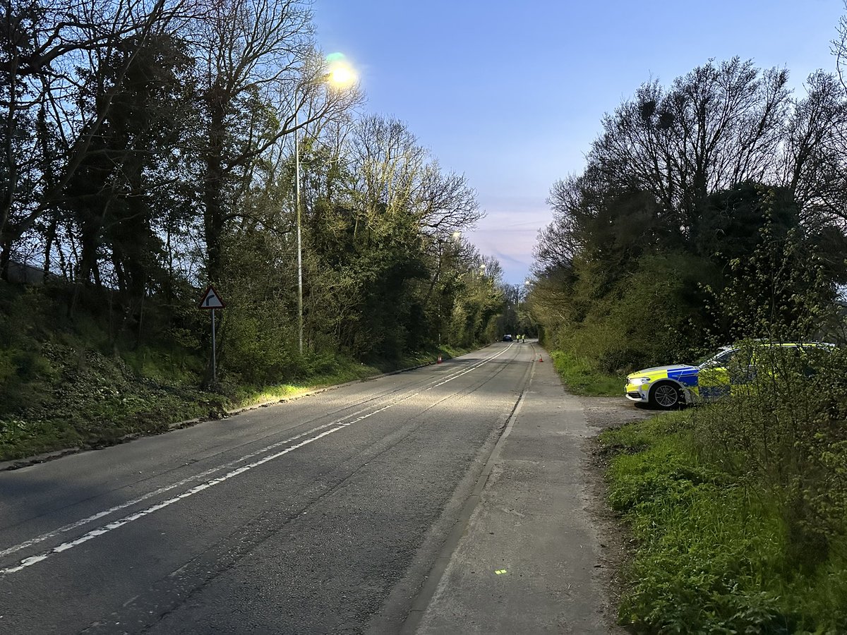 GHRBerksHants's tweet image. Purley Rise - the road linking #Tilehurst with #Pangbourne has been closed for several hours for Police crash investigation work. It’s unclear exactly what’s happened.
