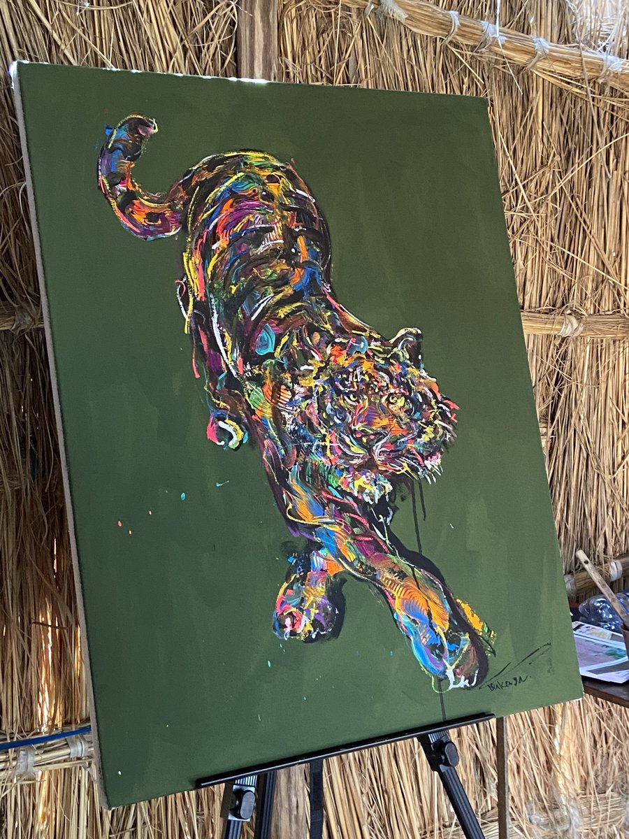 Indotaro1Indo's tweet image. #インド太郎 コラボ企画 Painting Workshop at #Apnipathshala #Churu
アーティスト鈴木掌@tenohiratsukasa によるライブペイントに続き、子供達が素晴らしい作品を描いて披露してくれました。ここから人々を感動させるアーティストが生まれることに期待!ボランティアの皆さん、ありがとう!