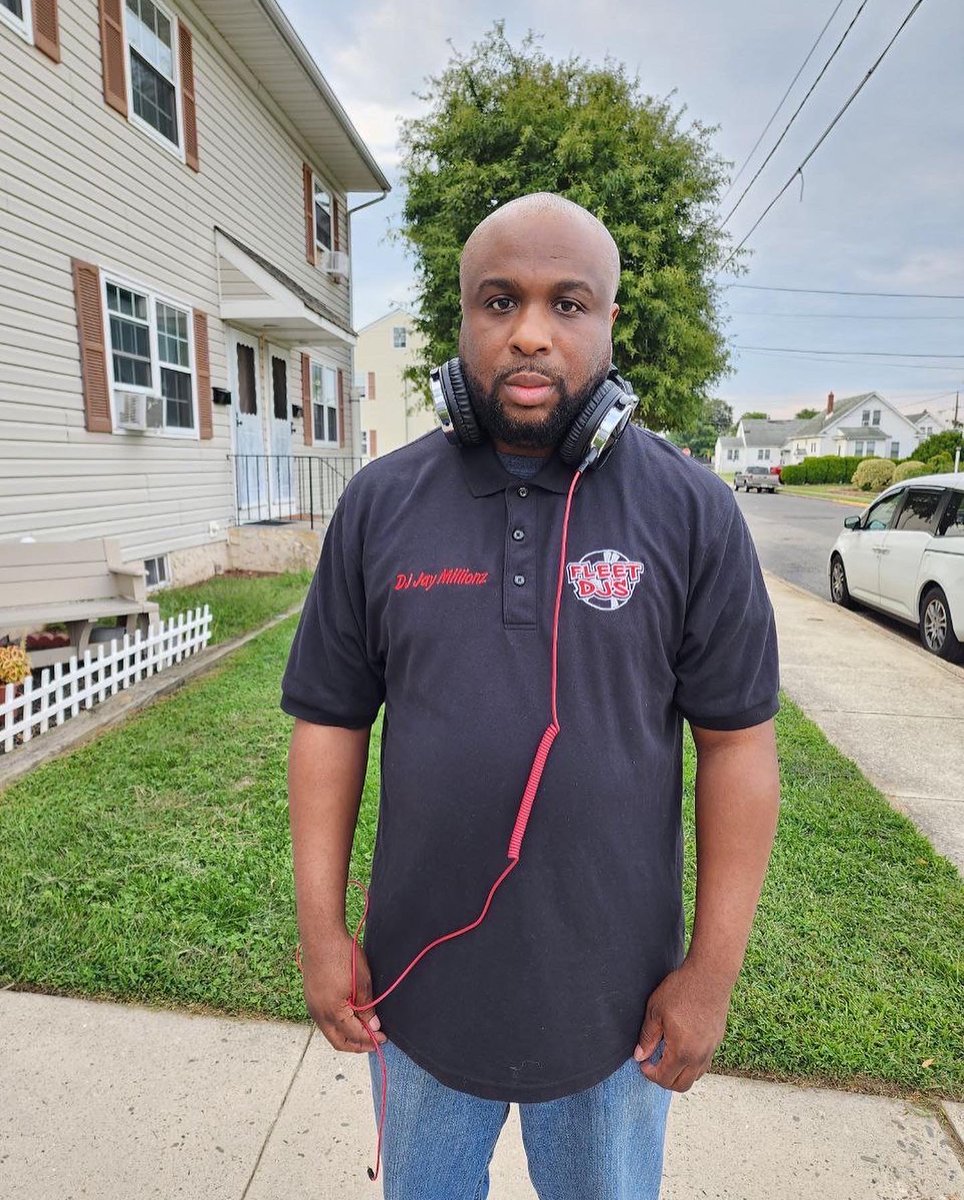 WRRF_975LPFM's tweet photo. The @reewindradionetwork Presents The Easter Mix Master Weekend as The DJ's Takeover for Your Holiday Weekend.

LISTEN LIVE to The @reewindradionetwork on @iheartradio https://t.co/JG8nqYfNrq https://t.co/SN3IKjz2Xq