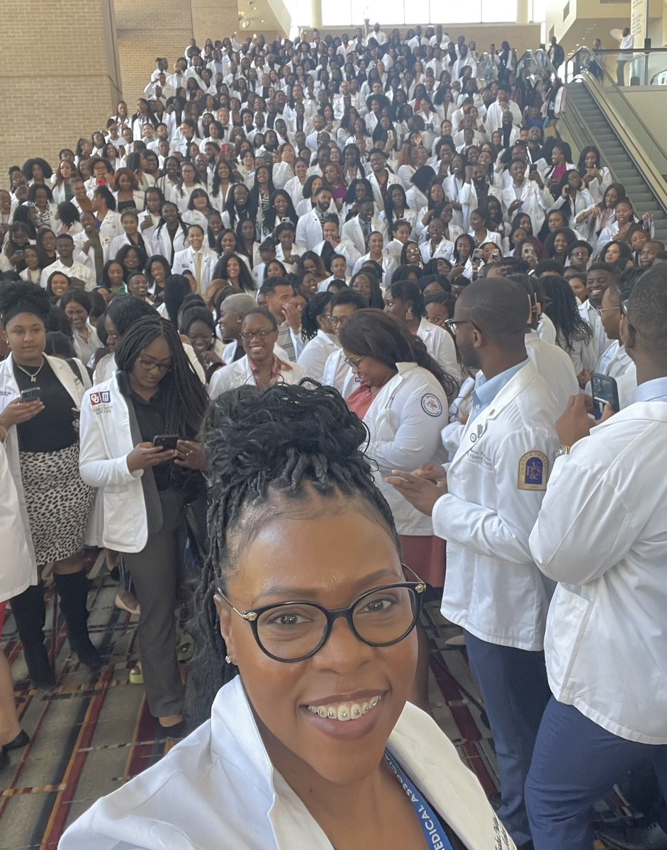 Do y’all see all these @SNMA future physicians coming!!!! 🧐Again, it’s #BRILLANCEEMBODIED and WE are Elevating the Mission and Revitalizing Our Purpose. 🔥✨ 🩺👩🏾‍⚕️👨🏾‍⚕️THANKFUL to have been called for such a time as this! 🙏🏾
#diversifythefaceofmedicine #blackgirlwhitecoat #AMEC2023