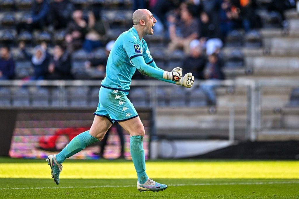 paul_bernardoni's tweet photo. Elle est pour vous celle-là ⚫️⚪️ https://t.co/fFut2WmAcM