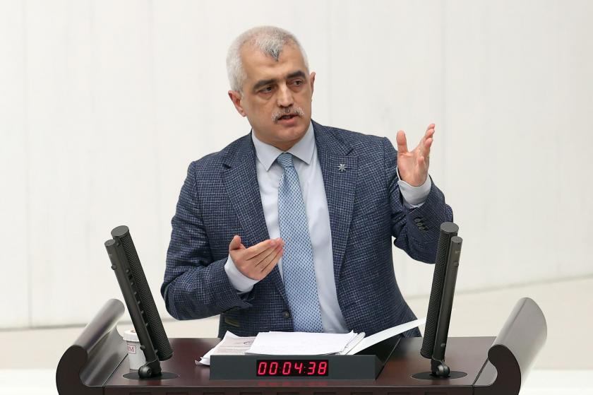cezaeviihlaller's tweet photo. KAN TÜKÜREN HASTA MAHPUSUN ÖLMESİ Mİ BEKLENİYOR?

@gergerliogluof kanser teşhisi konan KHK mağduru hasta mahpus Mustafa Çiftçi’nin ağırlaşan durumuna rağmen hastaneye yatırılmamasına tepki gösterdi.‘’Üç ayda 20 kilo zayıflayan, kan tüküren bu hasta mahpusun ölmesi mi bekleniyor?’’ diye sordu.

MustafaÇiftçiye AcilTahliye
Melih Gökçek #AnkaraEmniyeti 
Tuncay Özkan LGBT Nurse