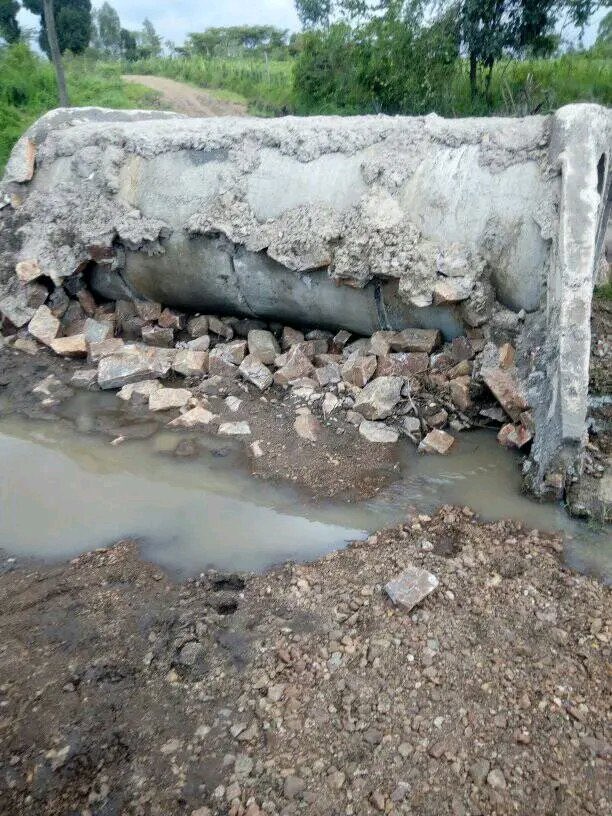 Kapyoseiin's tweet photo. This is how #DevolutionIsWorking in Bomet county under the stewardship of Governor @BarchokHillary. He’s being applauded by UDA minions all over.
Had it been a done by a Governor from Azimio…ile kukarangwa online sahii… N’way let me shut my mouth. https://t.co/m8vZGS6qei