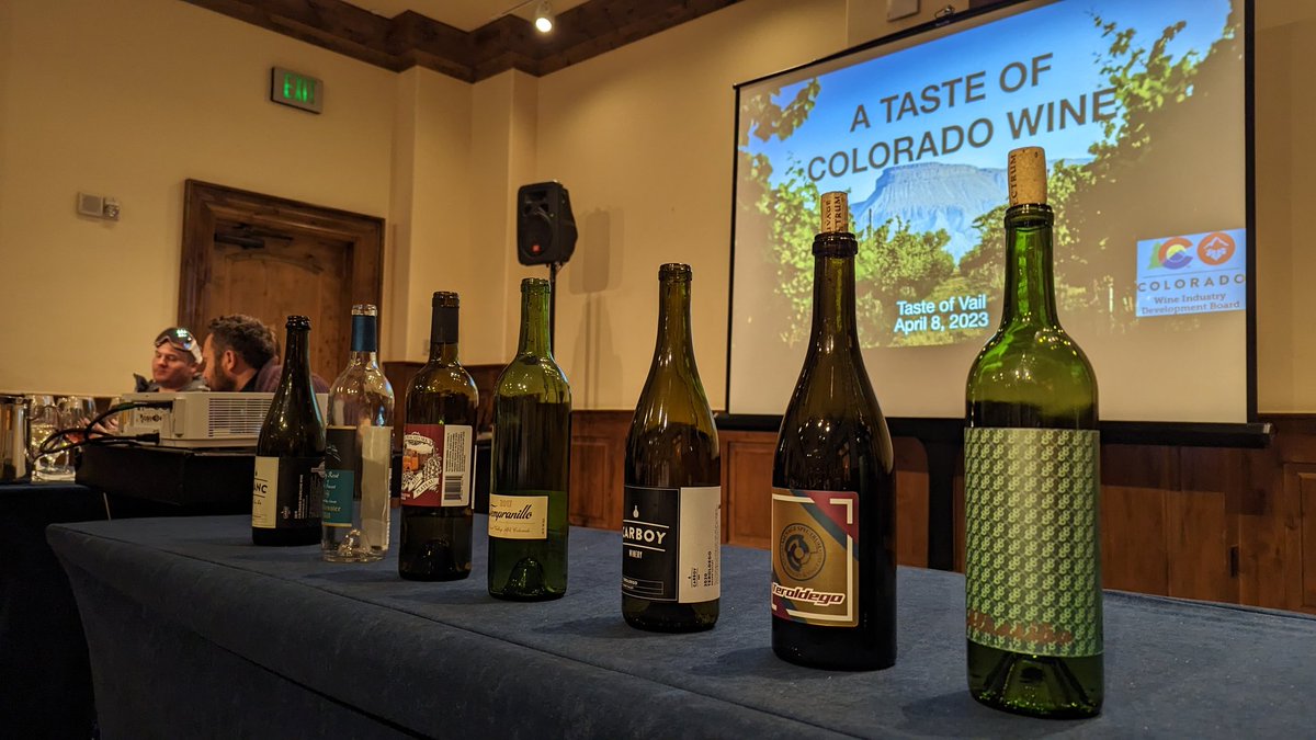 HeidiTown's tweet photo. Went to #ColoradoWine seminar and took my pic with a real town mayor, Kyle Schlachter!
I am such a #fangirl of @ColoradoWine. Seriously, if you haven't tried #Colorado #wine, please do so. For me. For Kyle.
@TasteOfVail https://t.co/TOmAgkFMZu