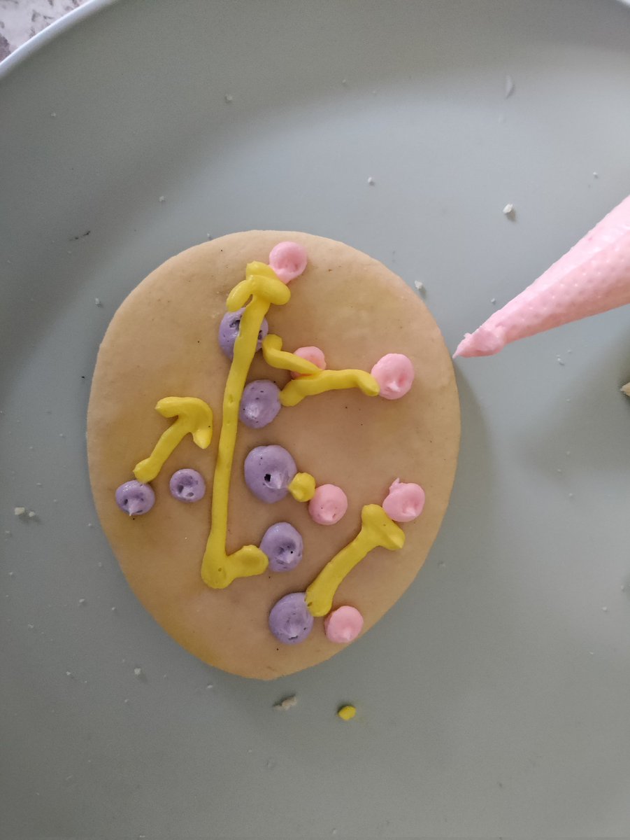 CoachSexton_OL's tweet photo. Thinking about trap. Even when decorating Easter cookies with the kids! #OLPride #BlockDownKickOut https://t.co/fJPTFUy7Hc