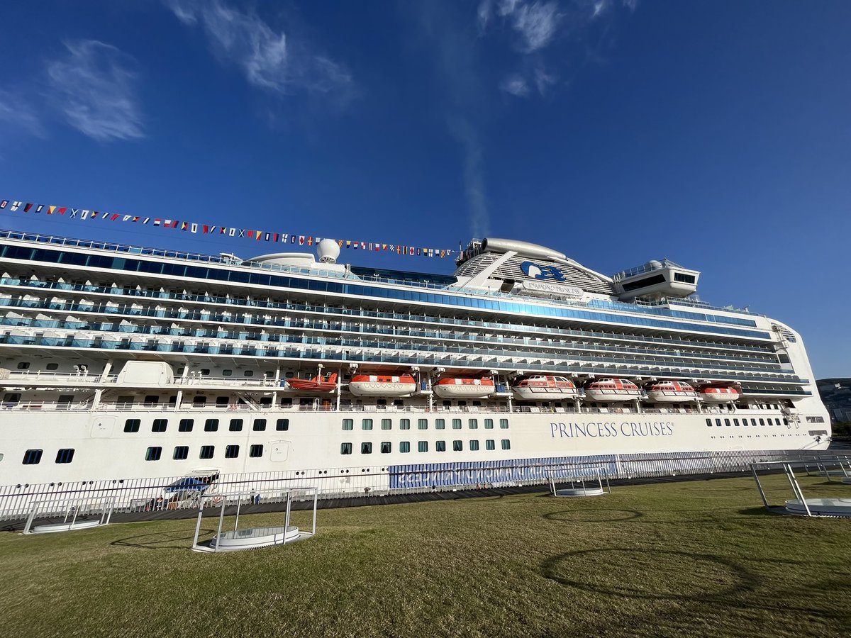 everfresh888's tweet photo. Welcome back to Nagasaki, Diamond Princess! Its huge!!

#diamondprincess #Nagasaki #welcometojapan https://t.co/oCzjhX2yQF