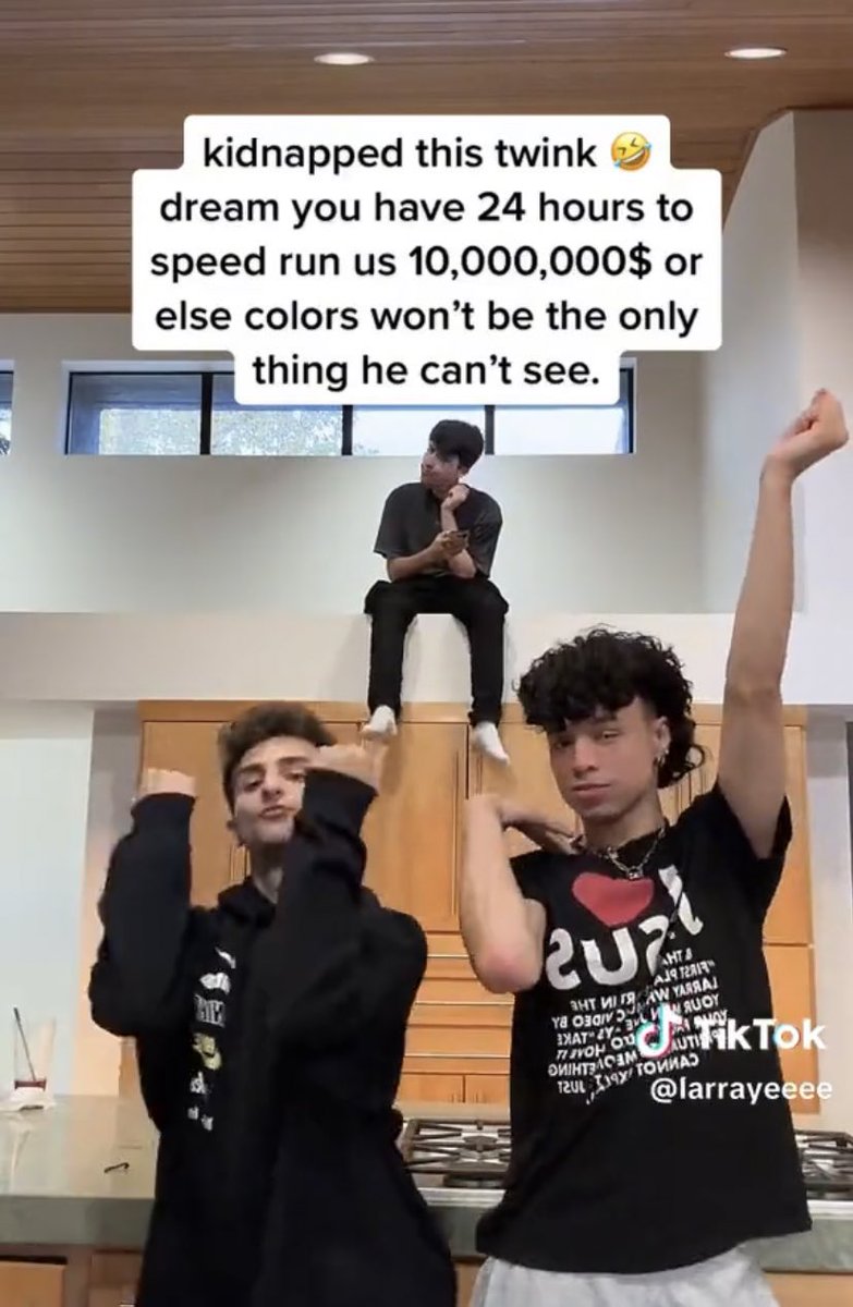 swiftcottrill's tweet photo. this is insane https://t.co/5oBbuC74nn