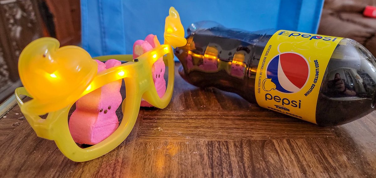 MattFrank's tweet photo. Jeepers creepers where'd you get those peepers? #easter #peeps #peepsi https://t.co/AHbatMTYFj