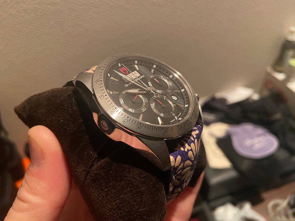 TUDOR07937804's tweet image. 好き嫌い別れるけどDucatiモンスターに乗りたかった🏍
もう乗れなくてもTUDOR✖️Ducatiが腕に乗っていて今は満足😌
今のモデル見るともうこんなコラボなんて出てこないだろうな🤔
もっともっとベルトを変態にしたい欲が…😎😎

#チューダー向上委員会
#fastrider
#Tudor 
#変態ベルトマニア