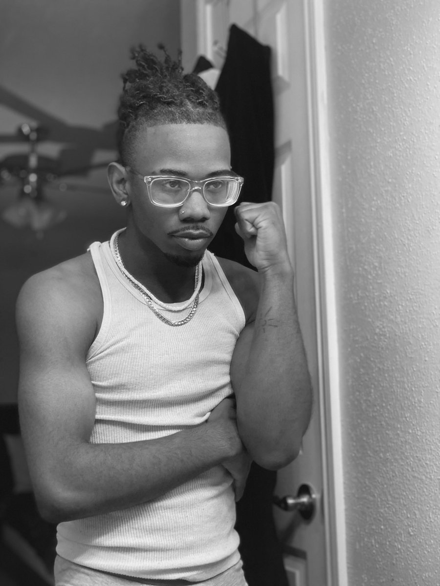 Trendsetterdeee's tweet image. no time too be wasting 🪞✨