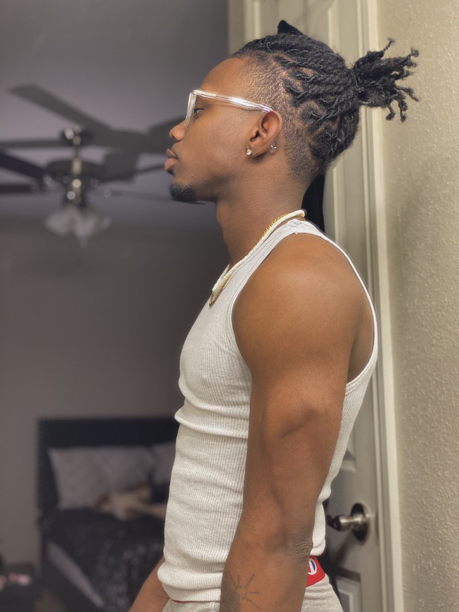 Trendsetterdeee's tweet image. no time too be wasting 🪞✨