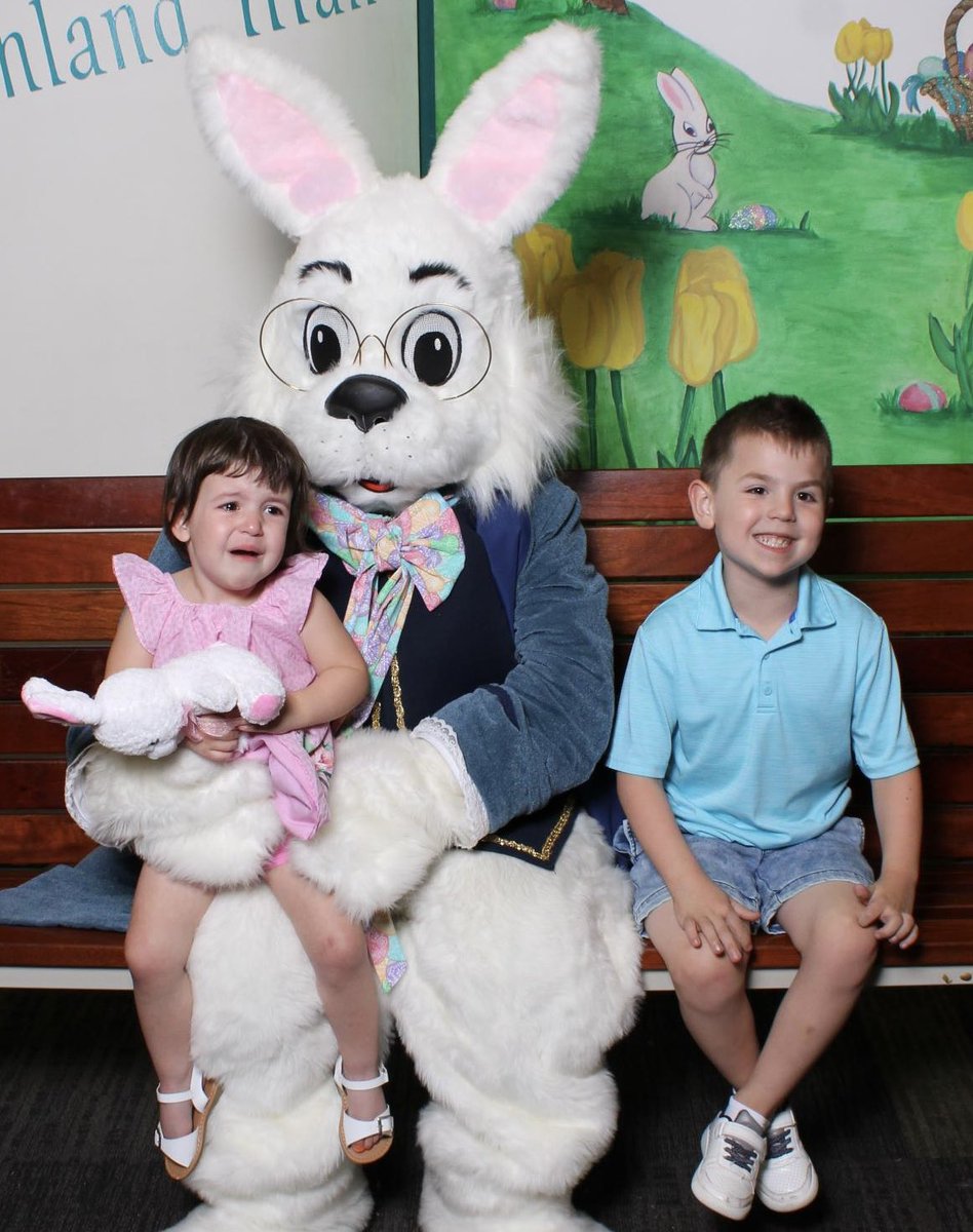 MissHollyKnott's tweet photo. 🐰Obligatory Easter Bunny pics✅
#kelleremersonknott #heidimadelynknott https://t.co/rT4hmbzCHL