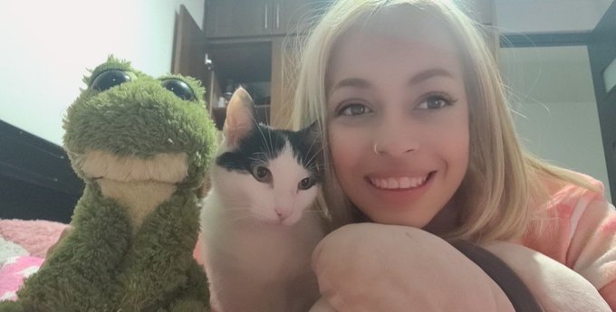 Love is blind with cats and bed friends 💗 https://t.co/haDjulTeD9<a href="/tag/idealdate"class="tags"><span>#idealdate</span></a><a href="/tag/dinnerwithme"class="tags"><span>#dinnerwithme</span></a>