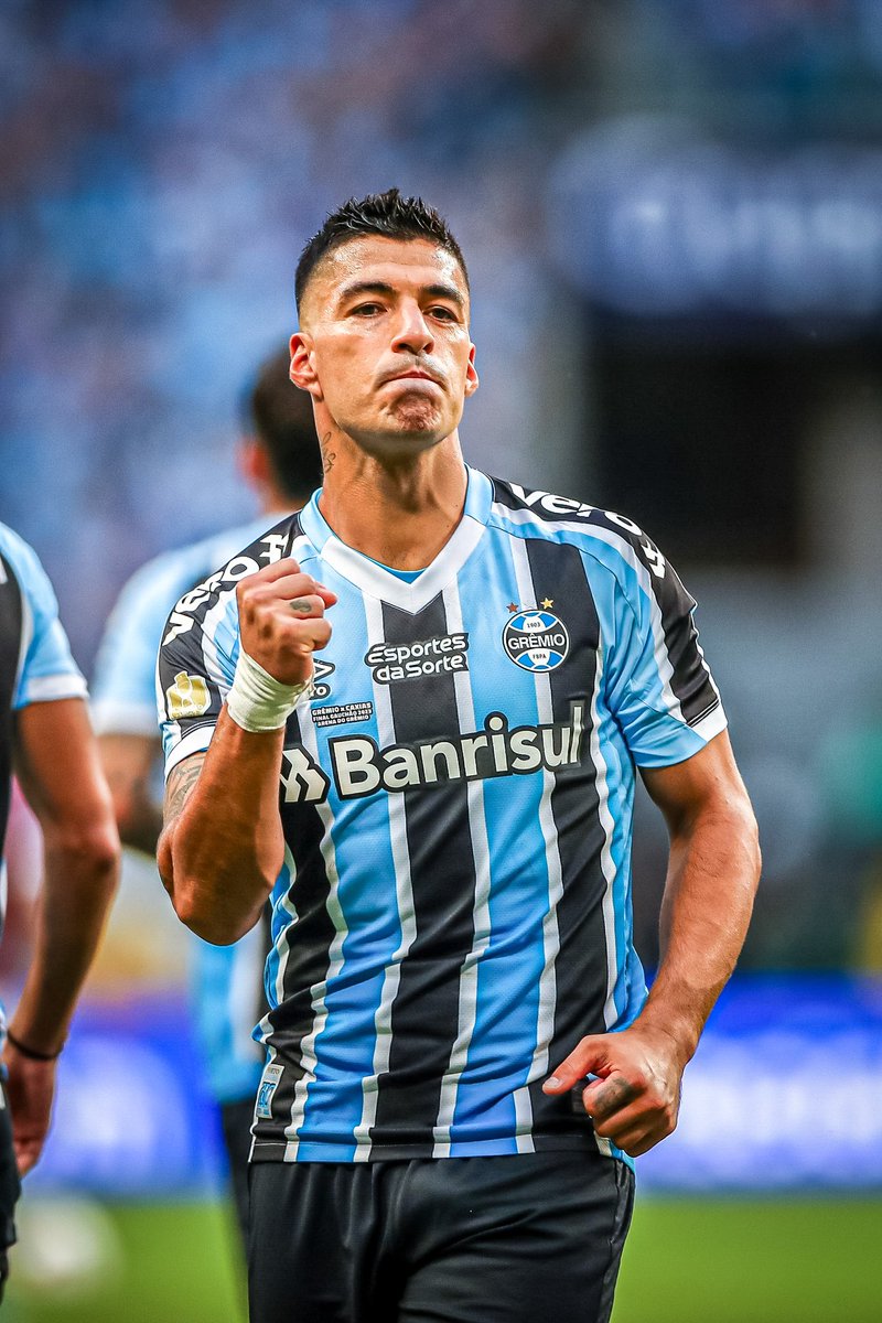 LuisSuarez9's tweet photo. Boom y campeões #Gauchão2023! 🏆 

VAMOS GREMIOOOO! 🇪🇪 https://t.co/coyrGLDIMZ