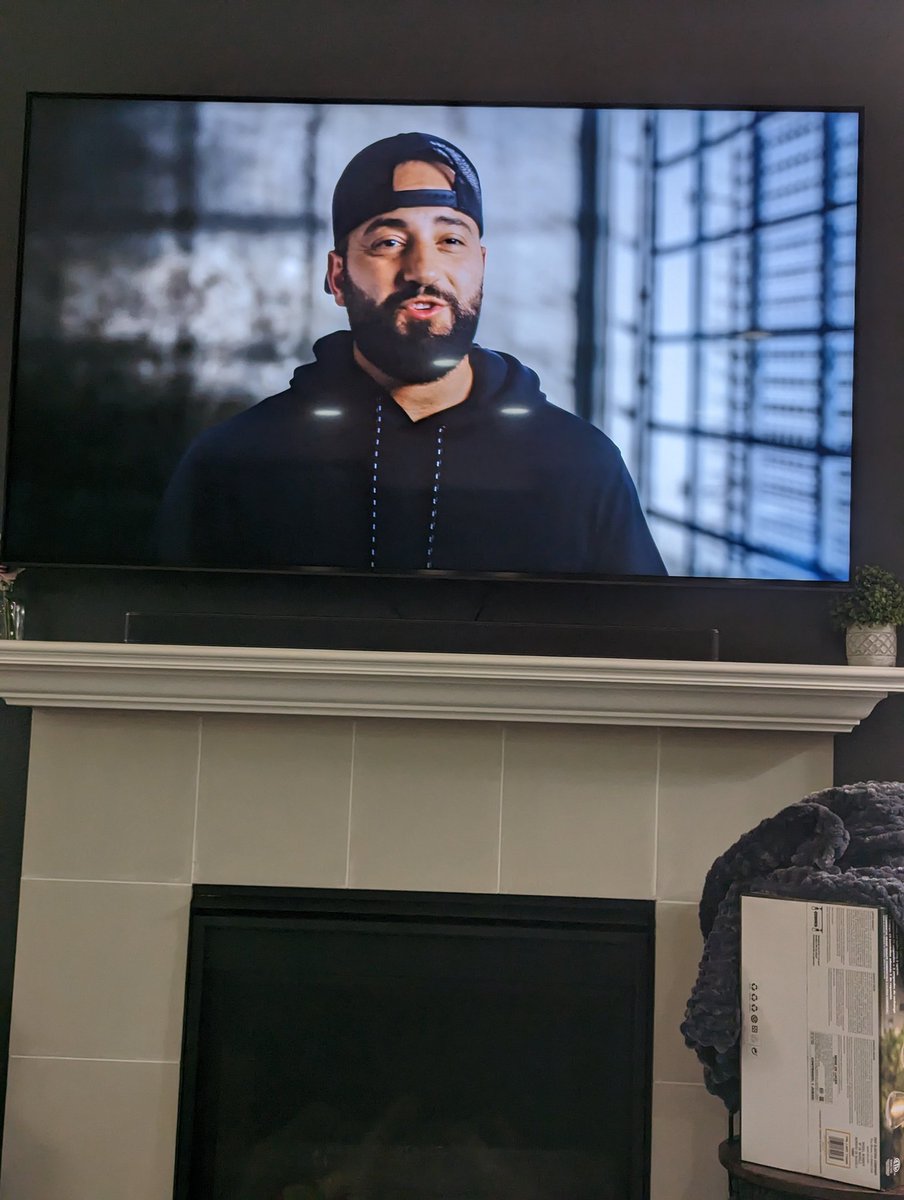 falloutgrl00's tweet image. Watching #REPOSSESSED with @moesargi