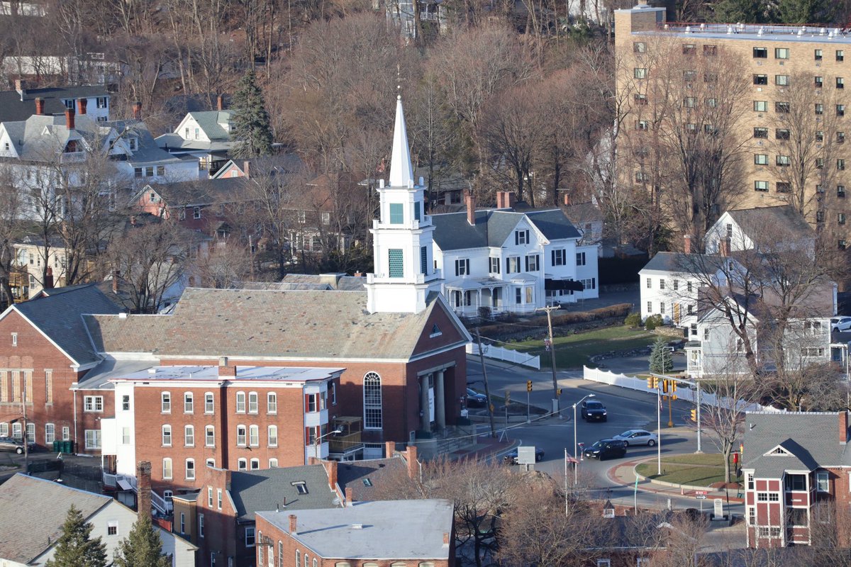 Rollstone Hill 

Fitchburg, Massachusetts

#rollstonehill #centralmass #fitchburg #massachusetts #cityviews #downtown