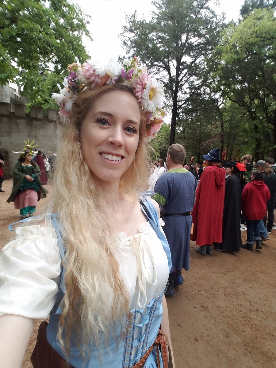 PlanetZeep's tweet photo. Ren Faire today! Brb gonna go frolick in the woods. https://t.co/VNKDxGZB64