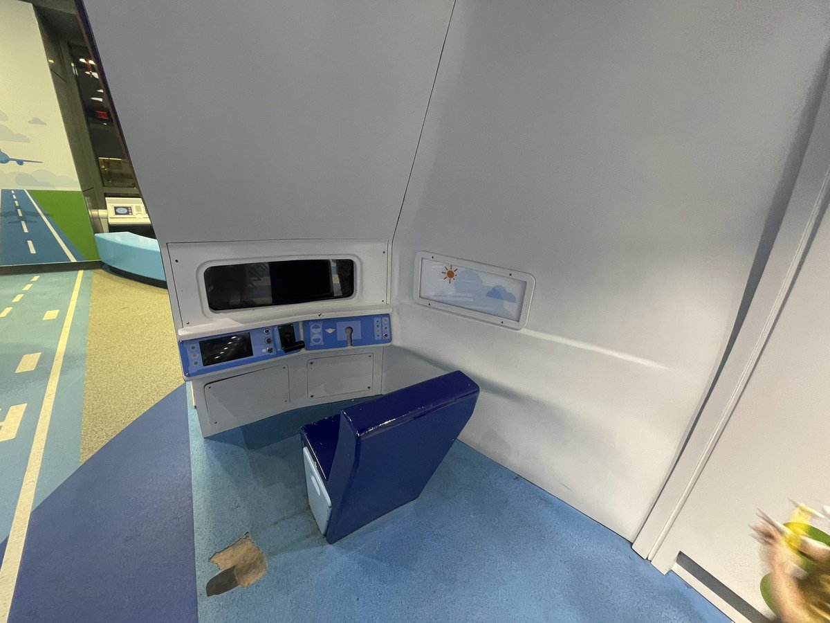 PLips's tweet photo. @JetBlue Fix this depressing kids’ play area in terminal 8 @ jfk. The other one listed doesn’t even seem to exist. https://t.co/fZRauSYb2k