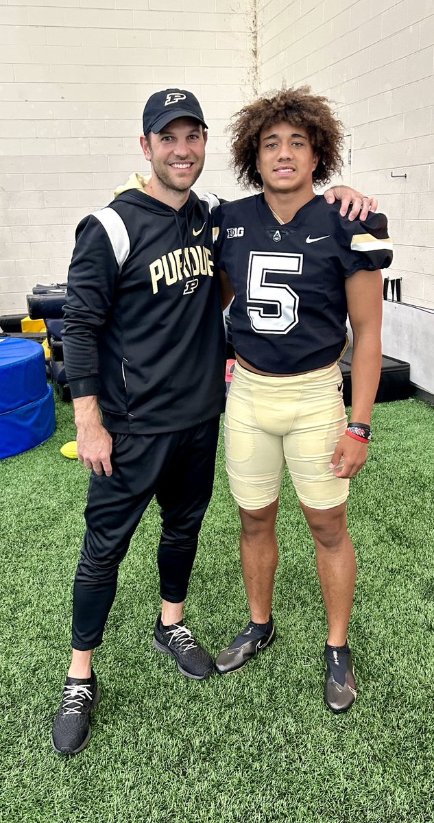 cbwcbw's tweet photo. 2007 —> 2023.
.
Moments like this make me feel like the world is so small.
Thank you @Coach_GHarrell & your staff for showing our guy the best hospitality . @BoilerFootball
#IYKYK #FlashbackTo2007 https://t.co/PQT3cFvrvf