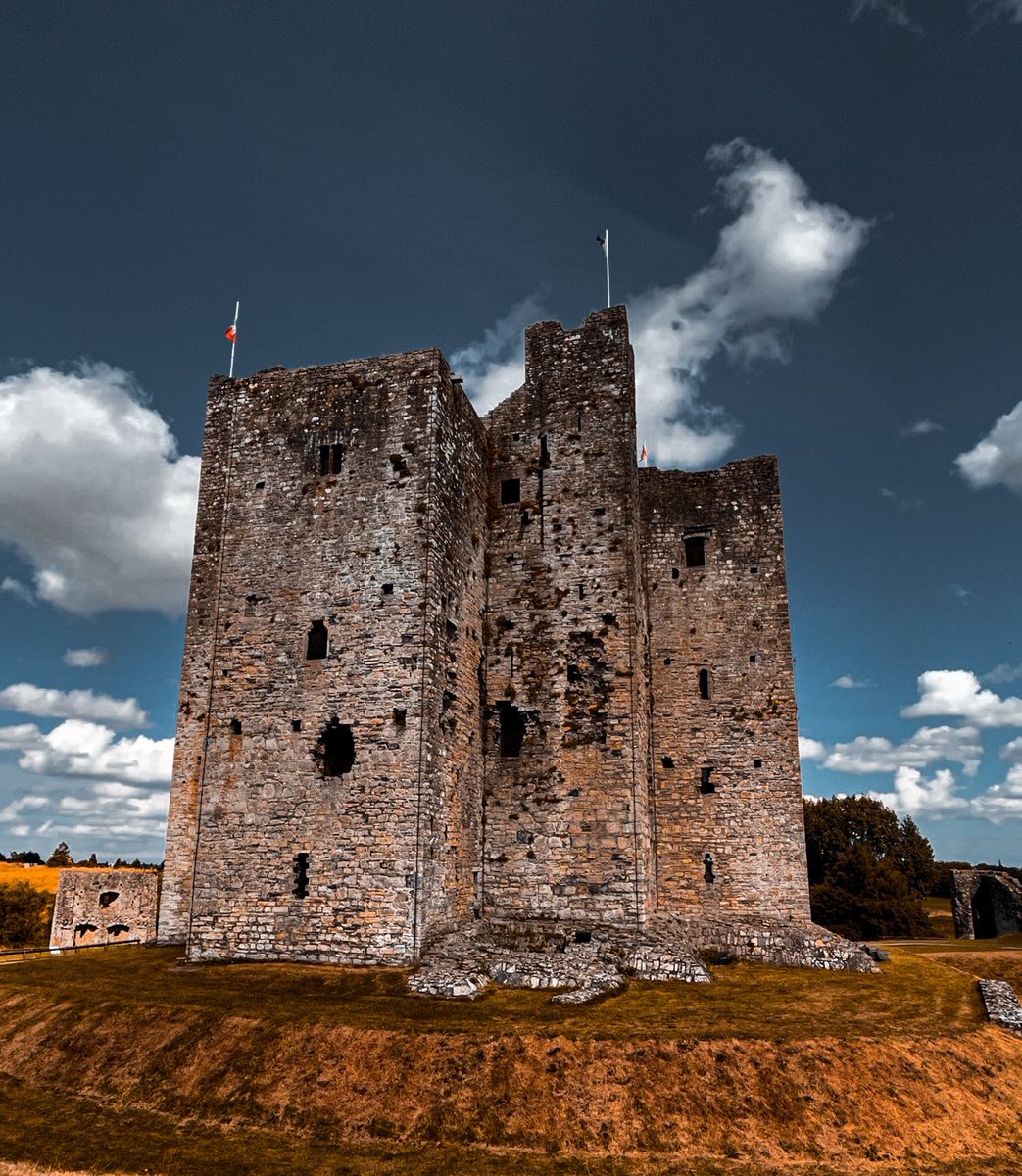 Visited Trim Castle and was blown away by its impressive architecture and rich history! A must-see for anyone interested in medieval castles and Irish heritage. #TrimCastle #IrishHistory #MedievalArchitecture #Braveheart