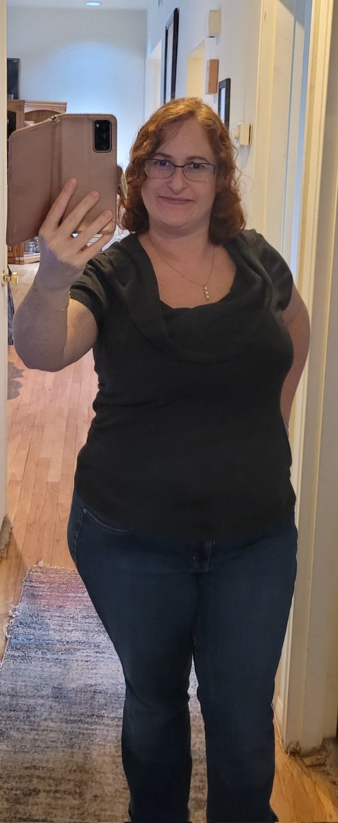 ms_sarareed's tweet photo. I don't usually post photos of myself but I look so good after my breast reduction now 😭 https://t.co/yuJL5gsX2E