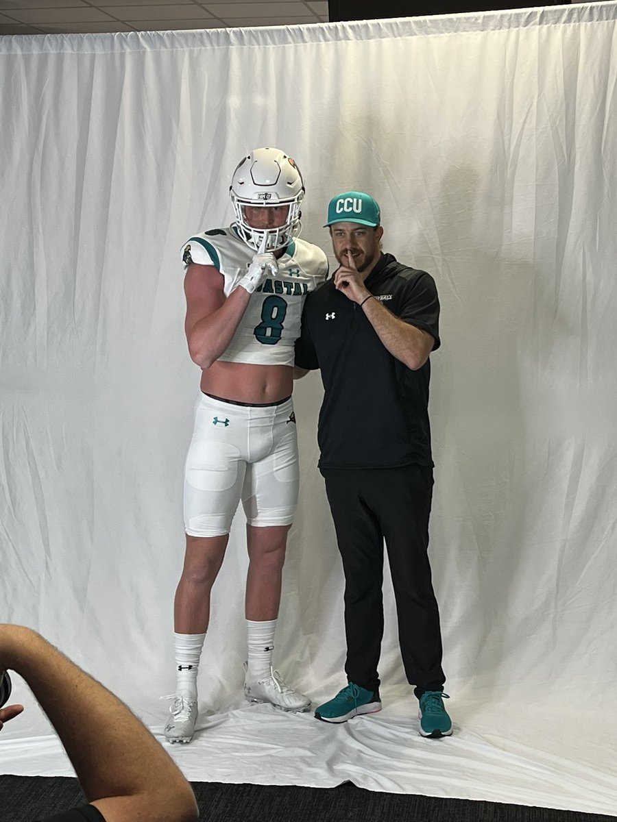 HavenMullins8's tweet photo. I had a fantastic day at Coastal Carolina University. I loved everything about this school, especially the football. Thank you coaching staff for this opportunity and I can’t wait to be back soon!! #CCU @Coachtimbeck @KrissProctor @coachmiller2525 @CoachTTrickett @KyleWSteinhoff https://t.co/DWaVKDV4pT