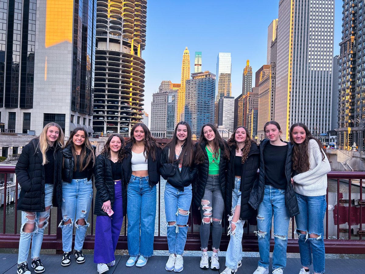 Hangin out in the Windy City! 🏙️🏐