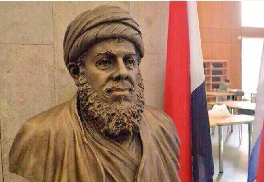 تمثال للفيلسوف  السيد محمد باقر الصدر في روسيا، تحديداً في مكتبة جامعة موسكو الدولية .. تخيلوا هذا الانسان وياتي ارعن مثل <a href="/SheikhQuraishi/">الشيخ أمير القريشي Sheikh Amir Al Quraishi</a> أمير القريشي يسبه ويشتمه ويلعنه