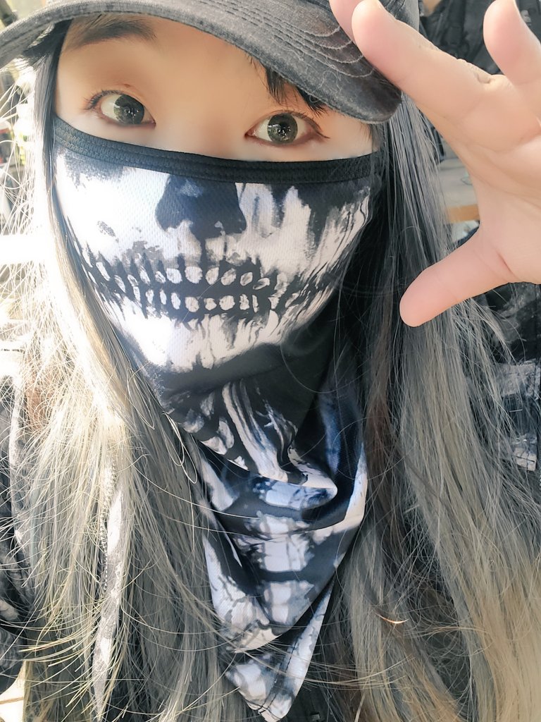 「サバゲーなう!なーう!やっぱり屋外サイコー!!!!(2枚目が狂気を感じる笑顔にw」|花田麻実子🇯🇵MAMIKO HANADAウクレレ＆サバゲー大好きVoice actor！のイラスト