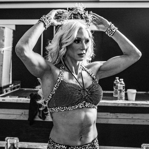 BornToFlyMJ's tweet image. Behind the scenes of a shoot, a true fitness queen.