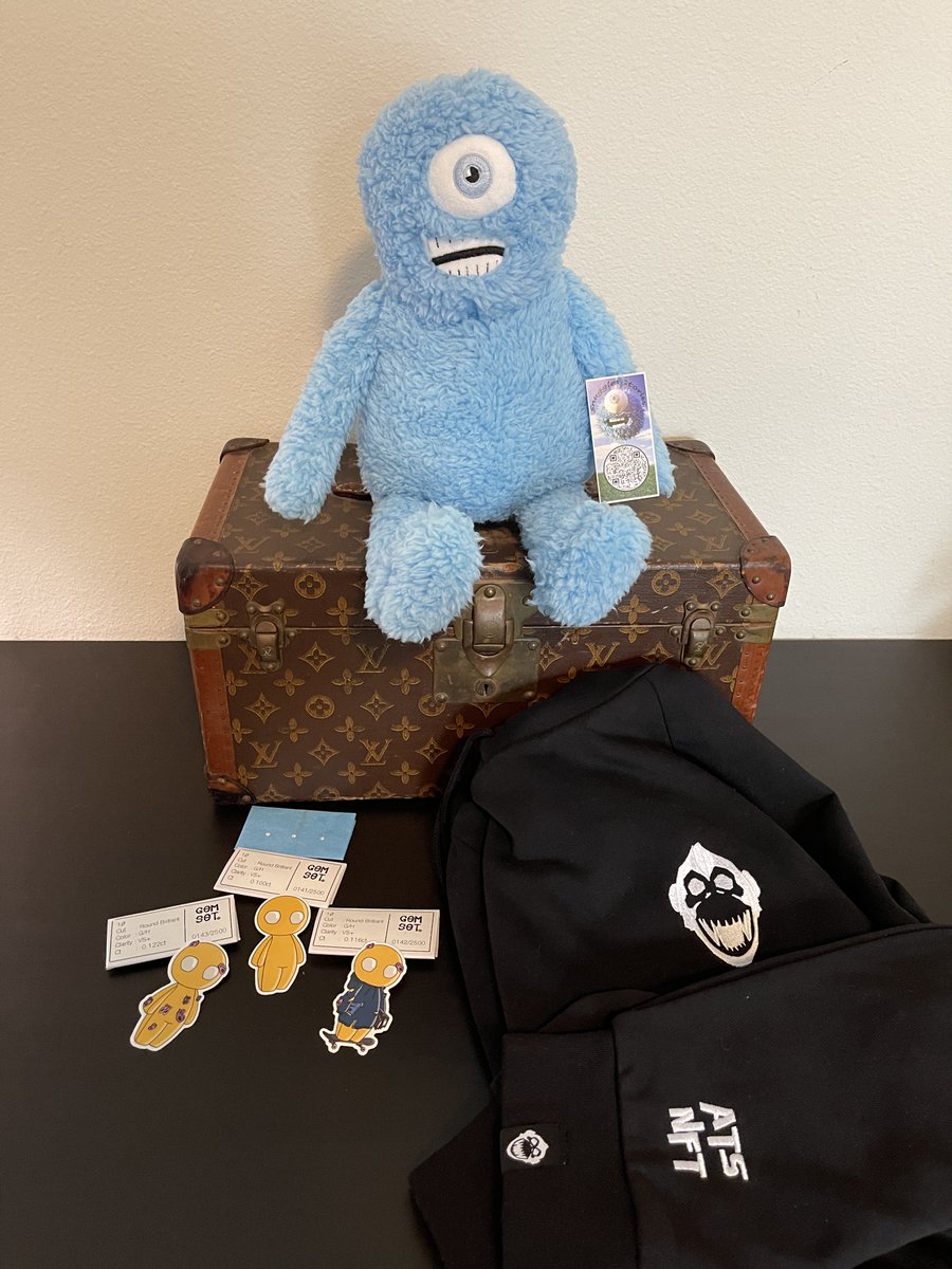 TheRevMMJ's tweet photo. Wen NFT merch collab between inconic @LouisVuitton powered by art & diamonds from @iconoclast_js of @gemsetnft with an image of adolescent buddy from @SnuggleBudsNFTs on your wonderful items
#LV @ATSNFT hoodies would not stay in stock
#SnugLife #GemSet #LouisVuitton #ATSNFT https://t.co/6DC4lJ0v60