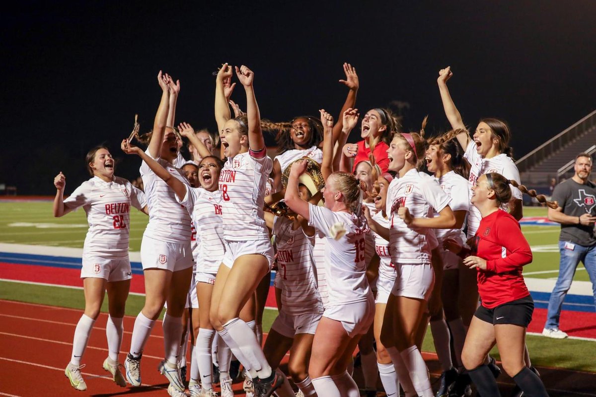 makennamorrow18's tweet photo. sad to see our amazing season come to an end!! i am so proud of this team and everything we have accomplished!! i’m so honored to be apart of lady tiger soccer history! ❤️❤️ https://t.co/ZqKo0KikhO