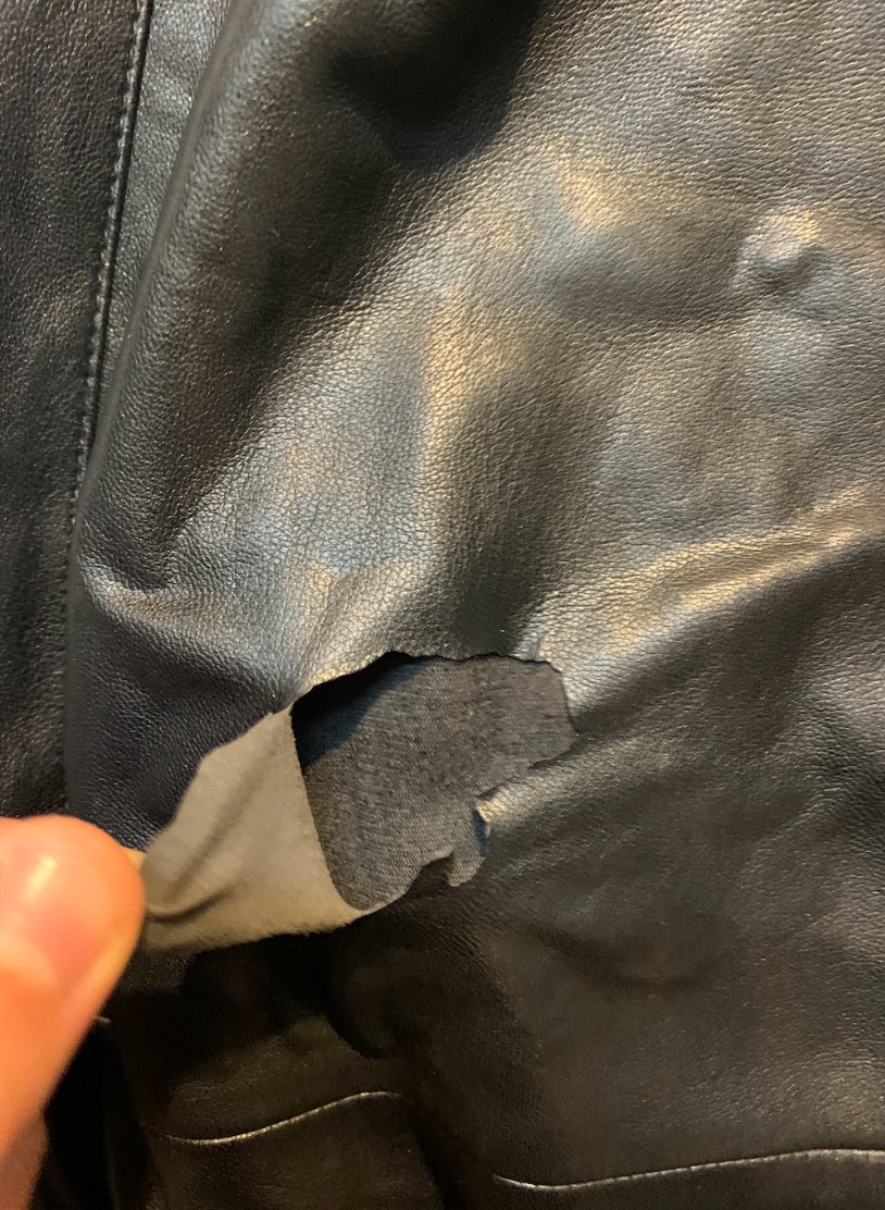EmiliaRGill's tweet photo. @Mango hey I bought these leather trousers which i LOVED so much &amp; I washed them a handful of times and they have completely ripped making a big hole &amp; are now unwearable? I made sure to wash them on a really low heat. Super sad as I can't find any as nice as these. Please help! https://t.co/bDI16IJFER