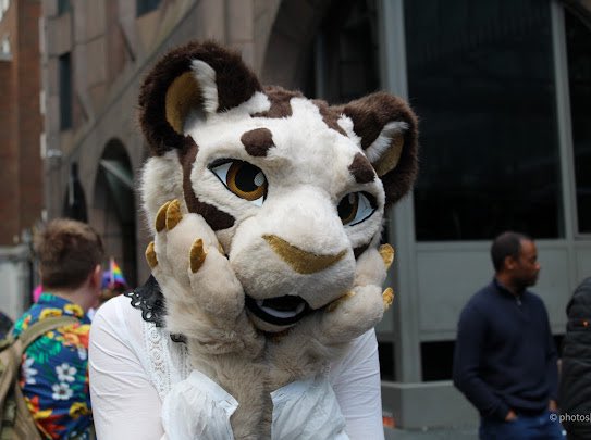 This is a long freaking shot but if anyone’s travelling home from LFM on the Circle &amp; District or Northern Tube lines please keep an eye out for a reusable shopping bag with flowers on &amp; top covered by a green and pink checked scarf. 

It’s got my girl in it. Kicking myself