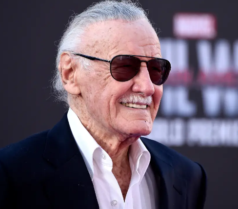 SiteJamesons's tweet image. 🚨 ESTÃO ESTRAGANDO O TRABALHO DE STAN LEE?????

Se comparado com décadas passadas, os quadrinhos, filmes, séries, animações e games da Marvel atuais contam com muito mais diversidade.

O que o Stan Lee pensaria disso? Nós sabemos.

Segue o fio pra saber também 🧶