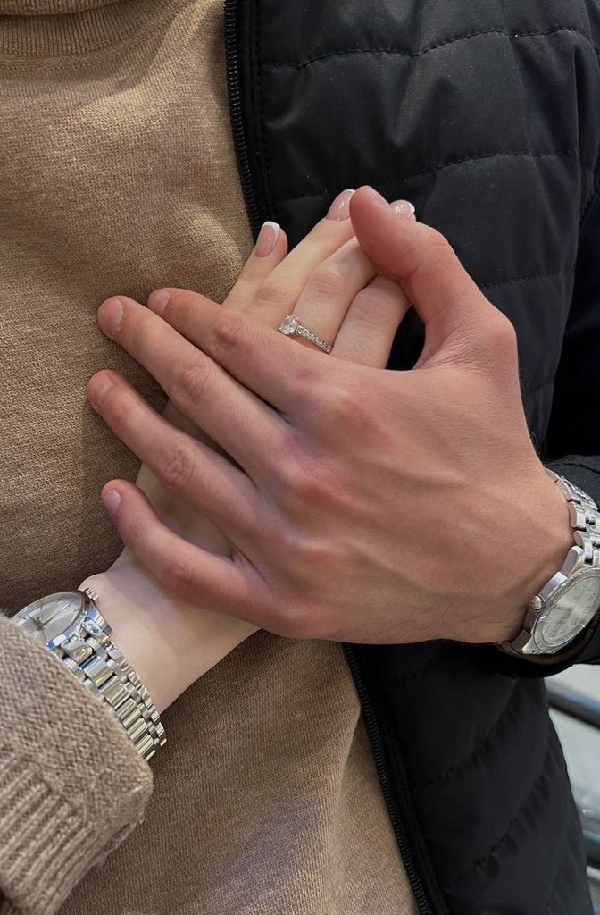 قال رسول الله صلى الله عليه وسلم  من زوج أخاه المؤمن امرأة يأنس بها وتشد عضده ويستريح إليها زوجه الله من الحور العين وآنسه بمن أحبه من الصديقين من أهل بيته وإخوانه وآنسهم به ..