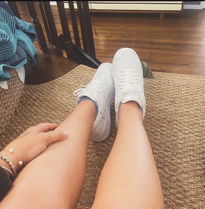 BillieEilishBR's tweet photo. ELAS! Lana Del Rey usando a nova parceria de Billie Eilish com a Nike, via Instagram. ❤️‍🔥 https://t.co/41NsUJenon