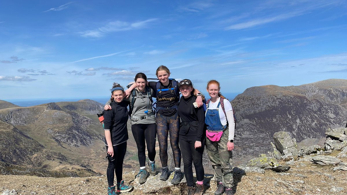 3rdChalkwellBay's tweet photo. The #Explorers have been in #Snowdonia this weekend with @EssexScouts, honing their hiking and navigation skills in the Welsh mountains with #Scouts from across Essex. 

#SkillsForLife #ESMAT #Hiking #Mountaineering https://t.co/oKTTrGVZOj