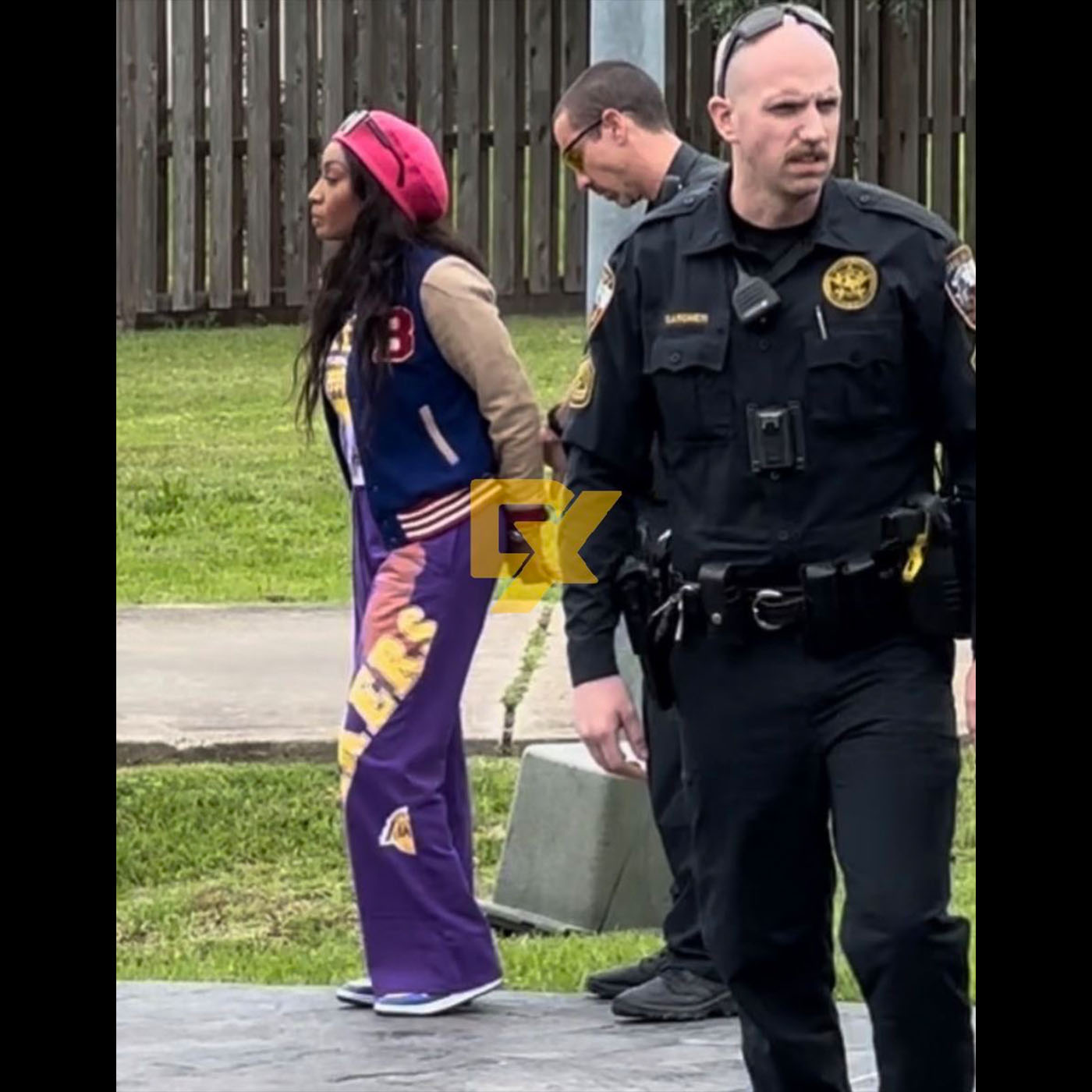 HipHopDX on Twitter: "Slim Thug watches on as "crazy" stalker is led