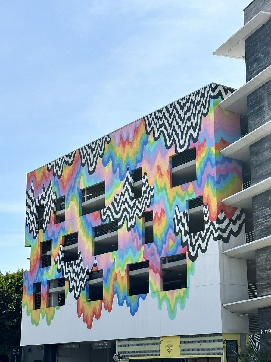 Walking out of brunch at Etta and what do I 👀?  <a href="/Jen_Stark/">Jen Stark</a> this you??