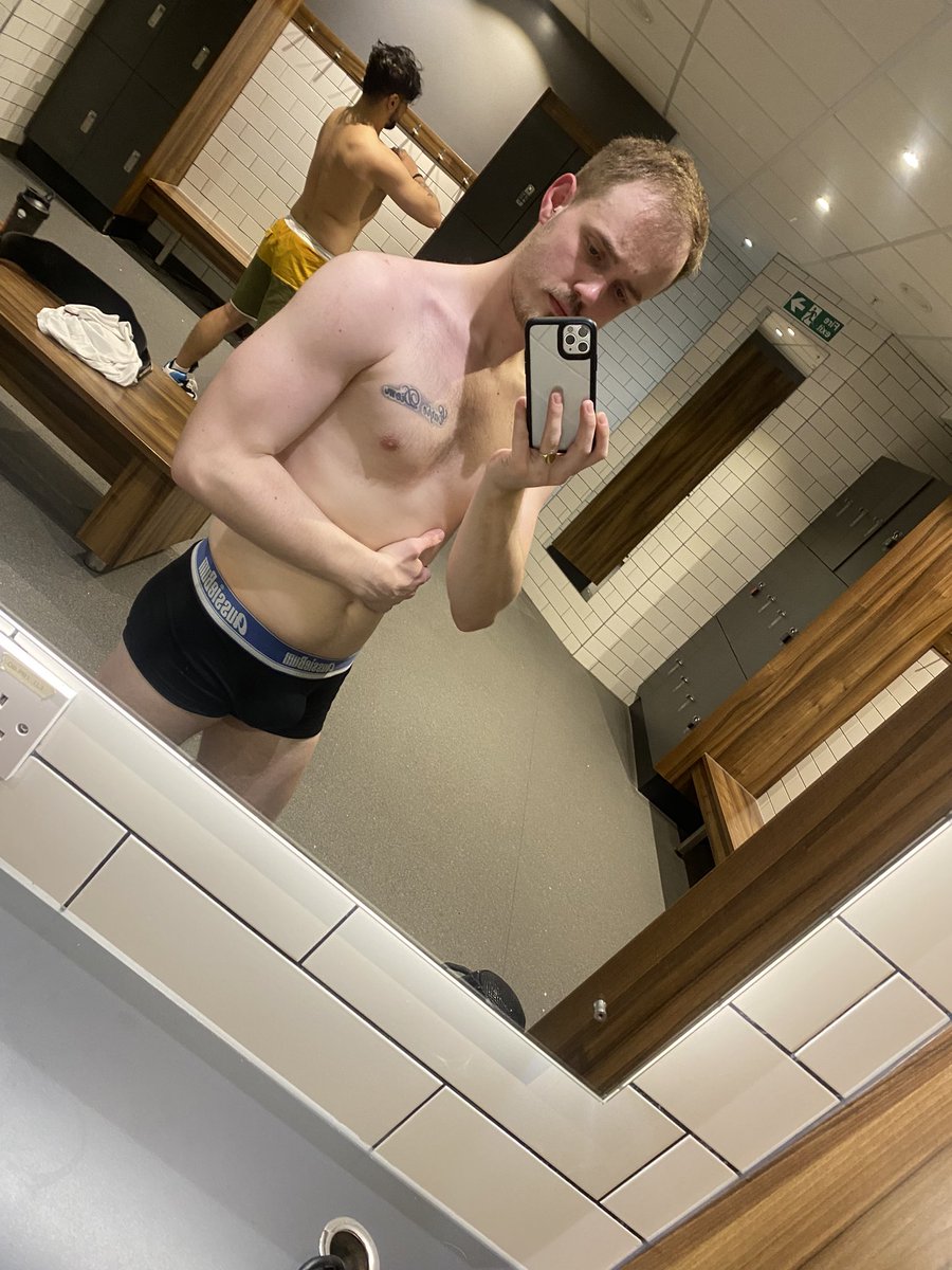 Rhys_Paco9's tweet image. Made it to the gym today my arms are broken 😅