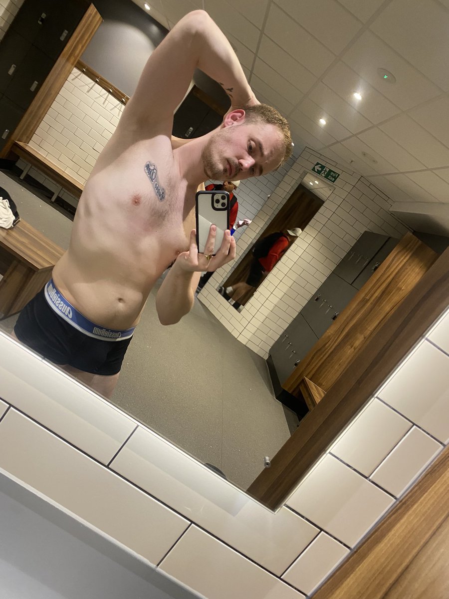 Rhys_Paco9's tweet image. Made it to the gym today my arms are broken 😅