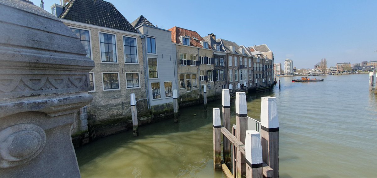 petervheemst's tweet photo. In #Dord,de oudste stad van Holland, kom je ogen tekort.
Water, water,waar je ook kijkt. Niet gek. Je bent op een eiland.
Schapenkoppen is de geuzennaam van Dordtenaren en dat willen ze weten ook.
Statige straten.Getuigen van een rijk verleden.
De Munt van Holland zat hier.
1/2 https://t.co/C4K1pRjbdp
