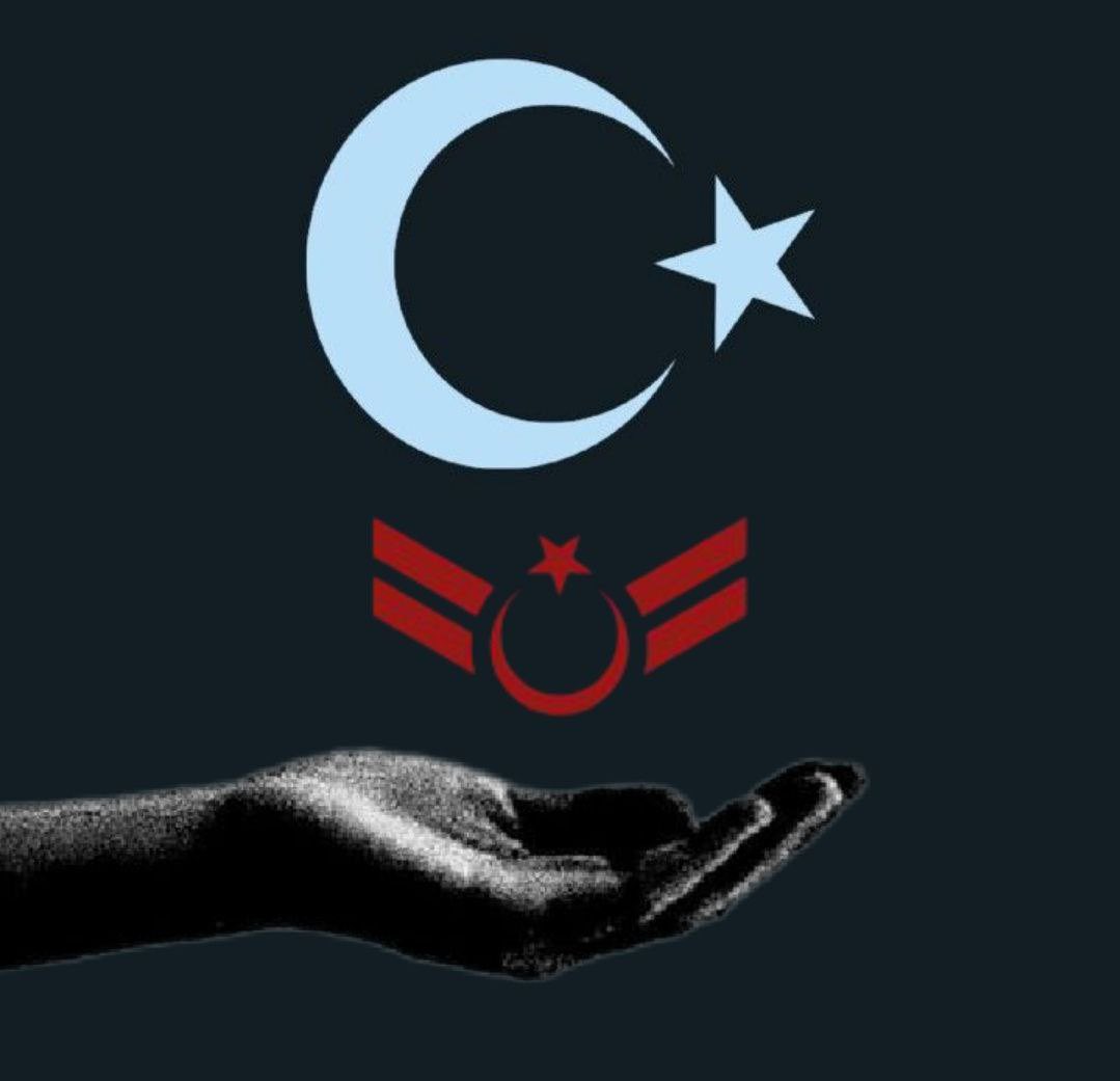 AliCandas13's tweet photo. Vatan için gözümüzü kırpmadan dağ taş demeden soğuk sıcak dinlemeden her zaman görevimizin başındayız, Siz devlet büyüklerimizde bu zorlu görevlerimizde bizlerin yükünü hafifletcek 37 yıllık hasreti bitirin.
@RTErdogan 
@dbdevletbahceli 
@BY 
@dijital 

#UzmanÇavuş https://t.co/RM6TEZd80W