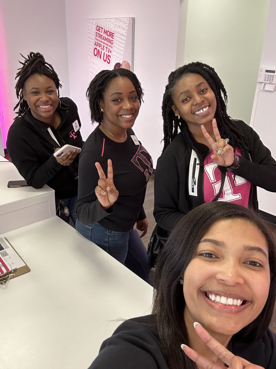 OliviaPopeOfTMobile tweet media